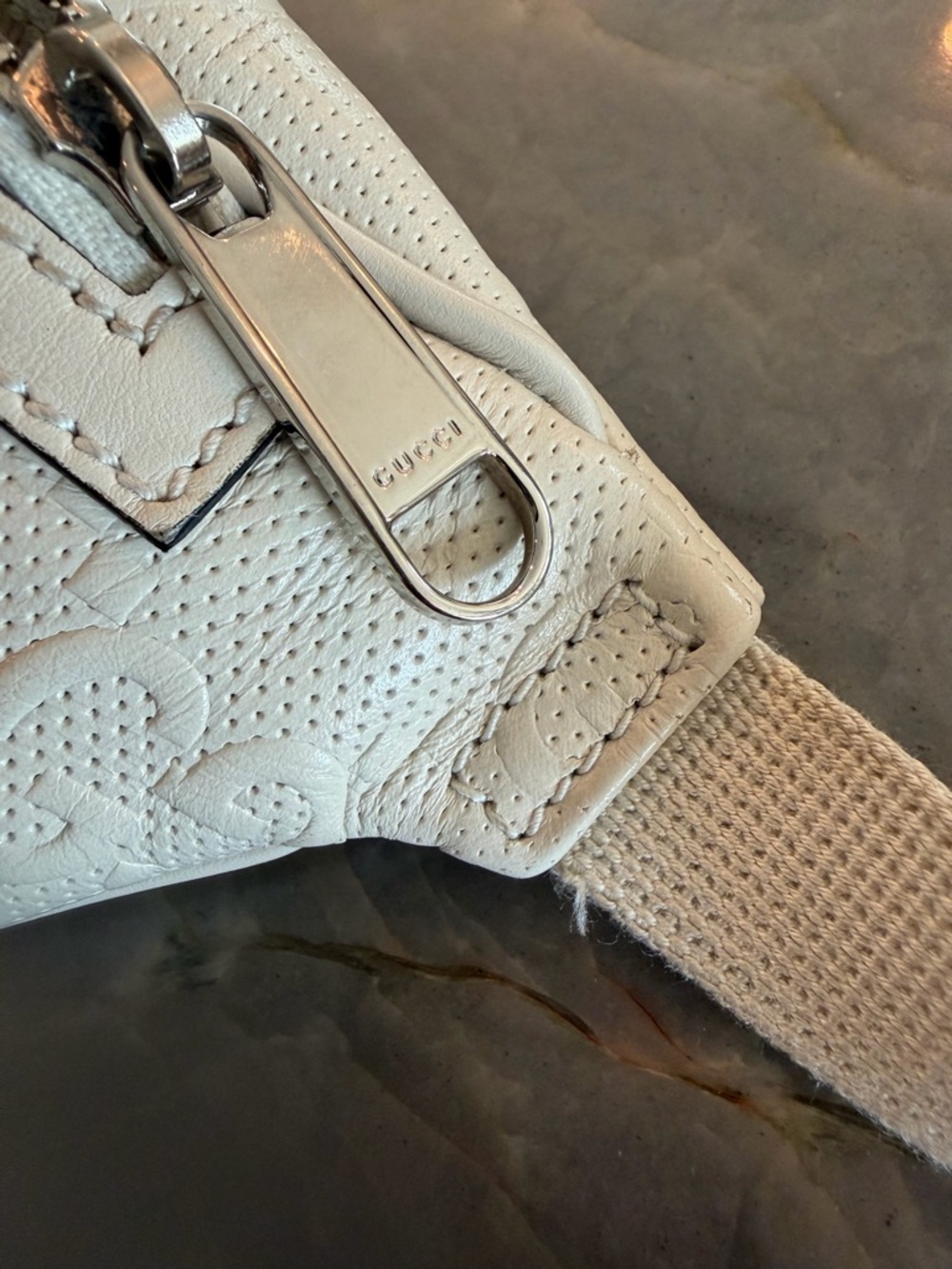 Gucci Cream Embossed Monogram Belt Bag

AUTHENTIC
FIRM ON PRICE - Picture 9 of 10
